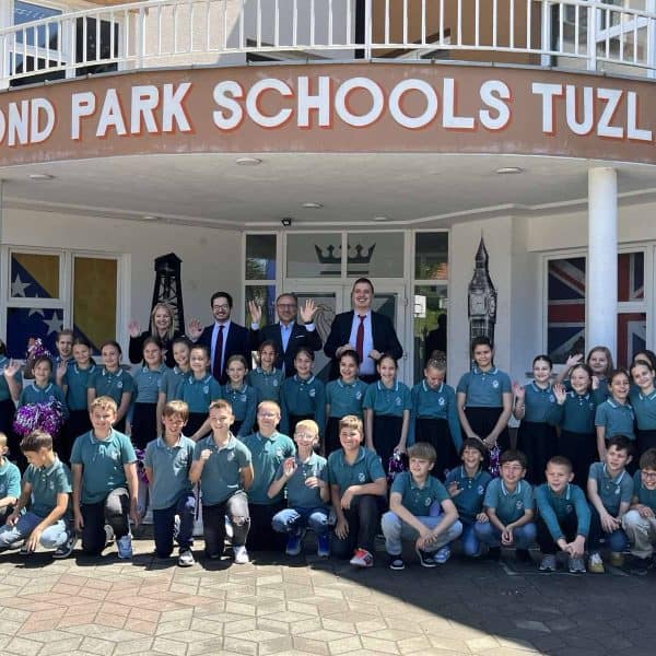 Ambasadori Evropske unije i Francuske družili se sa srednjoškolcima iz Tuzle (Foto)