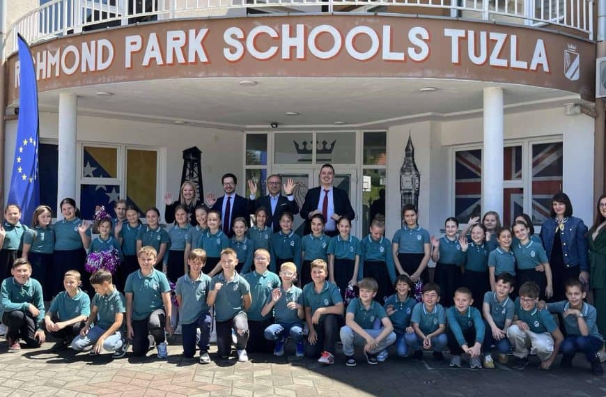 Ambasadori Evropske unije i Francuske družili se sa srednjoškolcima iz Tuzle (Foto)