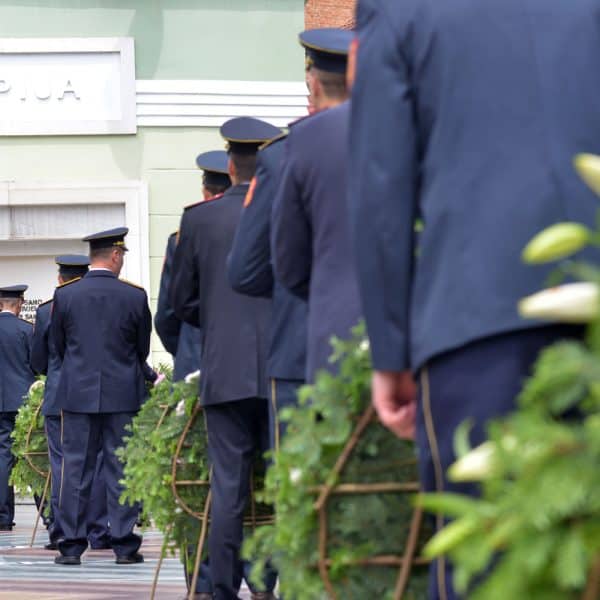 Počast žrtvama Kapije: Vijenci i cvijeće na mjestu stradanja (Foto)
