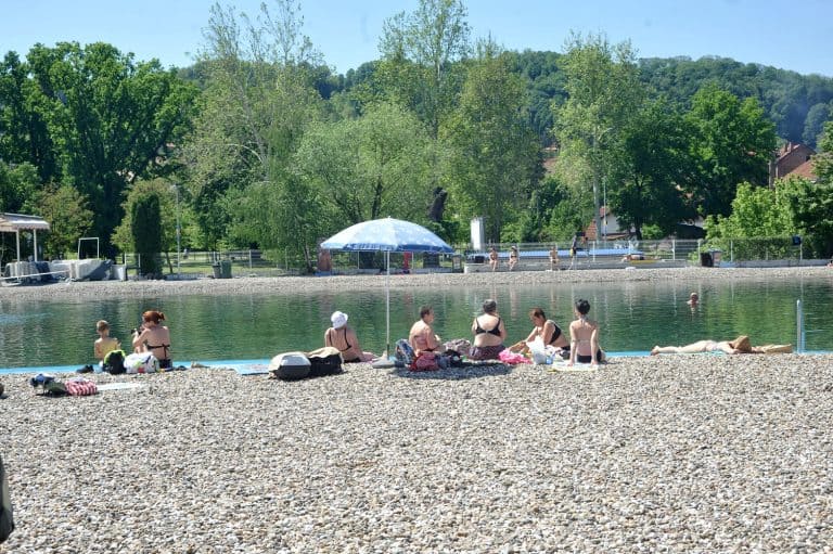 danas se u vecem dijelu bih ocekuje veoma toplo i suncano vrijeme a sutra bi moglo doci do promjene uz grmljavinu i padavine