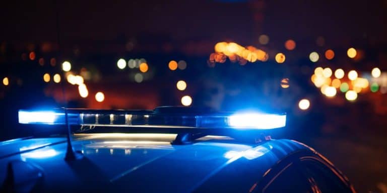 sinoc 15 minuta prije ponoci kod jednog objekta brze prehrane tacnije u blizini glavne autobuske stanice u zennici doslo je do tuce izmedju dva muskarca u kojoj je jedan preminuo a drugi se nalazi u bjekstvu