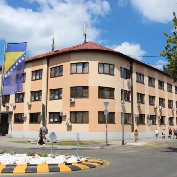 u tuzli pronadjen izgubljeni novac policije pozvala vlasnike na identifikaciju