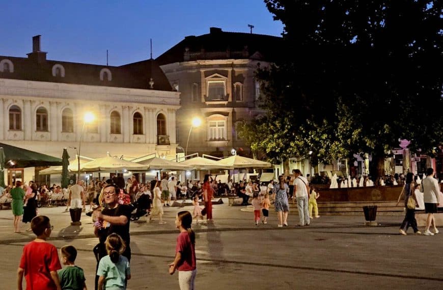 Tuzla, Trg slobode, druzenje