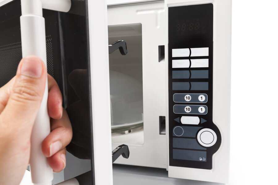 Pet namirnica koje nikada ne biste smjeli zagrijavati u mikrovalnoj pećnici