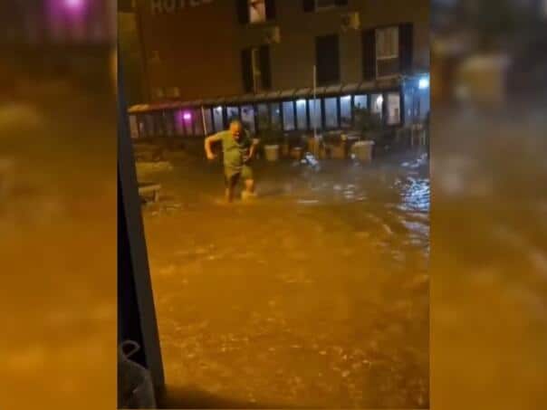 tokom noci jako nevrijeme pogodilo je dijelove hrvatske a najgore je bilo u karlobagu te regijama karvocakoj i rijeckoj