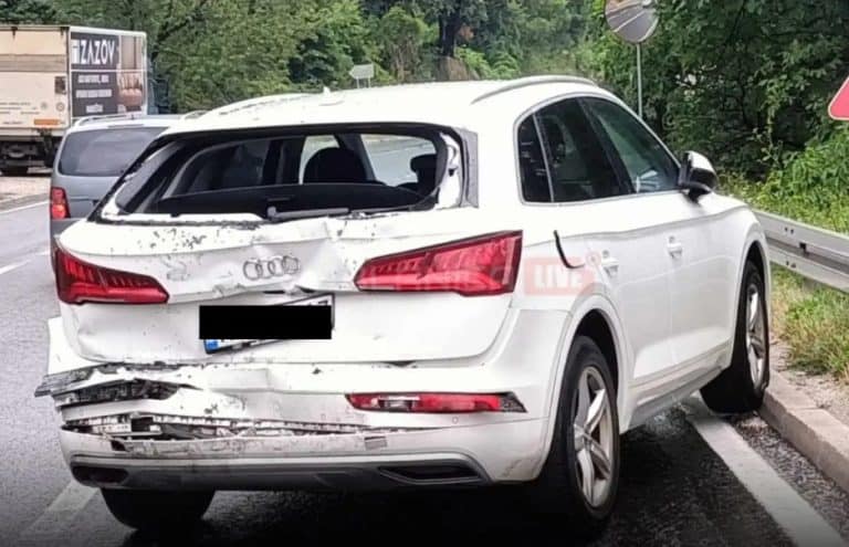 u saobracajnoj nesreci koja se jucer poslijepodne dogodila na bradini kod konjica povrijedjena je djevojcica naime dok je njen otac gasio pozar na drugom vozilu u njegovo je idario kamion sleper