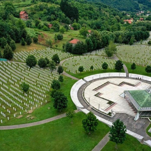 regulatorna agencija za komunikacije bih pokrenula postupak protiv rtrs-a povodom priloga o mc srebrenica