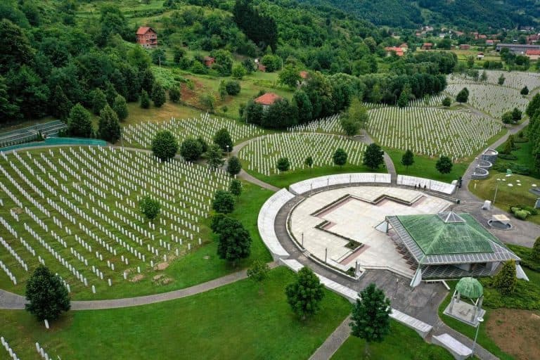 regulatorna agencija za komunikacije bih pokrenula postupak protiv rtrs-a povodom priloga o mc srebrenica