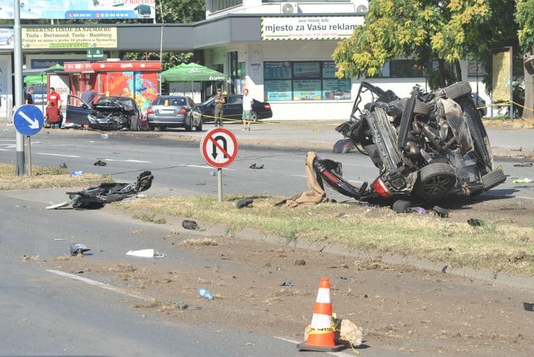 nedim hasanbegovic koji je u julu prosle godine izazvao tesku saonbracajnu nesrecu kod glavne autobusne astanice u tuzli a u kojoj je smrtno stradao amar sejdinovic optuzen je na 7 godiuna zatvora
