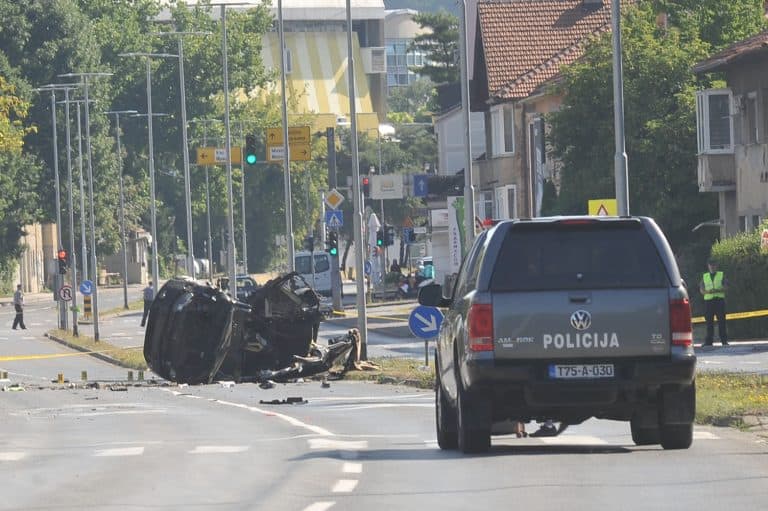 kantonalni sud u tuzli odredio je jednomjesecni pritvor za nedima hasanbegovica koji je osumnjicen za izazaivanje saobracajne nesrece kod glavne autobuske stanice u tuzli
