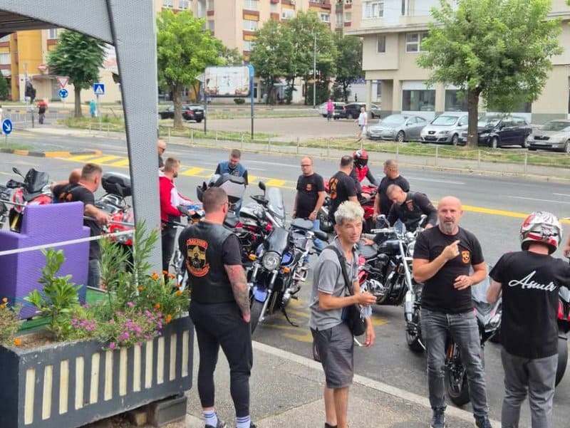 bajkeri velikog srca clanovi moto kluba salines tuzla posjetili su klub zmajevo srce te pomogli njegov rad i sakupili novac za izgradnju izletista za djecu sa posebnim potrebama