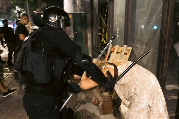 Srbija, protesti, policija