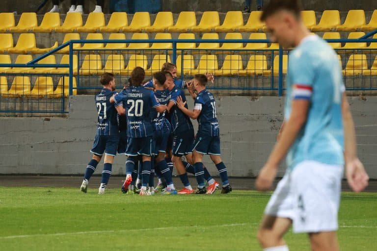 veceras na programu dvije utakmice 4 kola wwin lige bih derbi u mostaru velez docekuje zeljeznicar