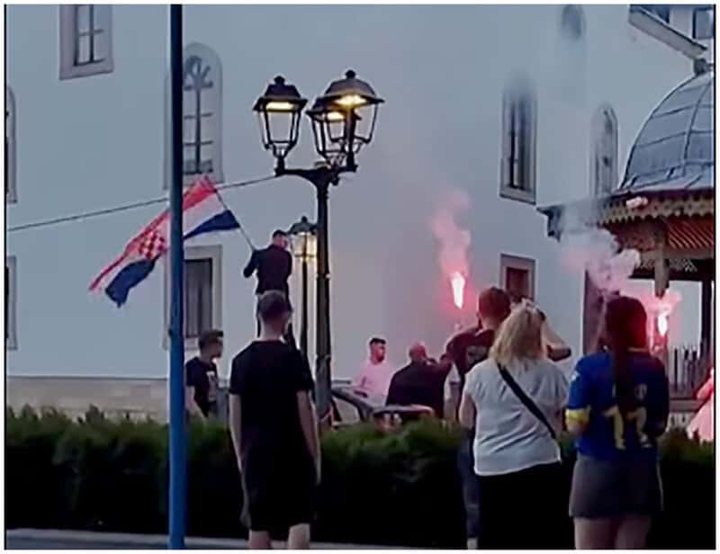 Jajce, svatovi, šahovnica, džamija