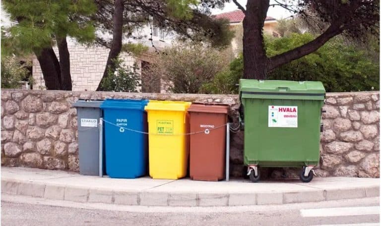 u okviru projekta ekoloski prihvatljivo odrzavanje higijene grada sluzba za komunalne poslove tuzla pocela podjelu novih kanti za smece