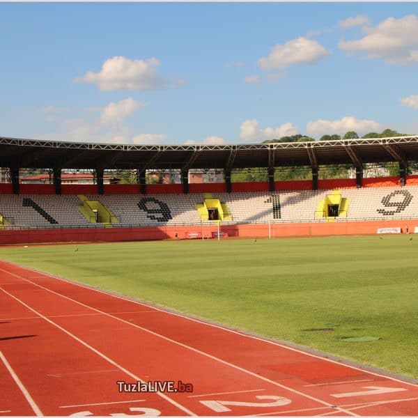 zbog nodradjenog tehnickog pregleda iako je u funkciji vec godinama od danas je sjeverna tribina stadiona tusanj zatvorena do dlajnjeg