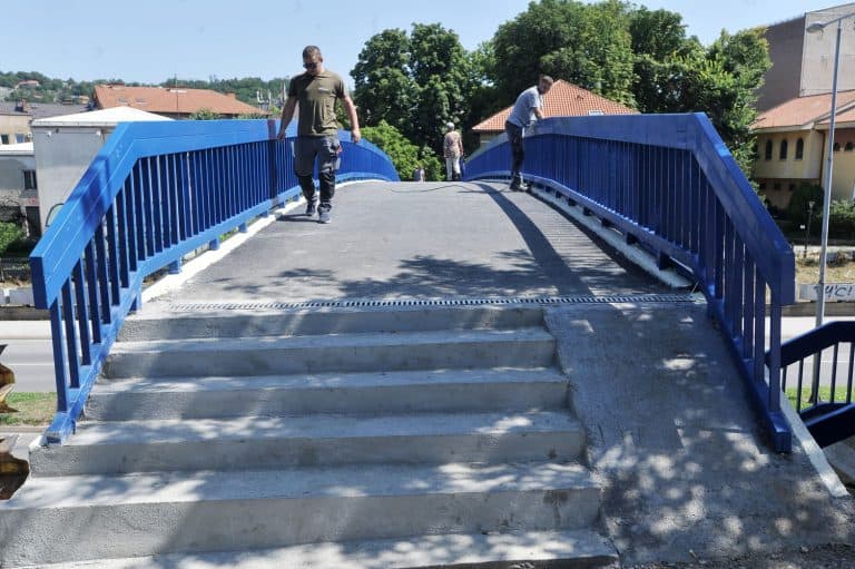 radovi na sanaciji plavog mosta u tuzli se finaliziraju miost je vec ponovo u funkciji i poprilicno je osvjezen i obnovljen sigurniji i funkcionalniji