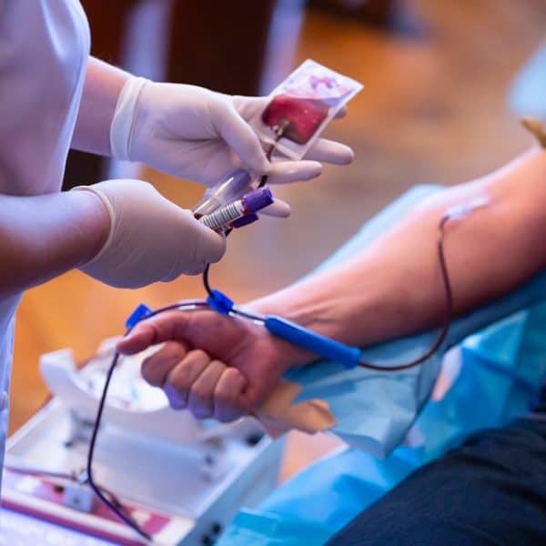 crveni kriz i fudbaleri slobode pozivaju gradjane na akciju dobrovoljnog darivanja krvi u cetvrtak na stadionu tusanj