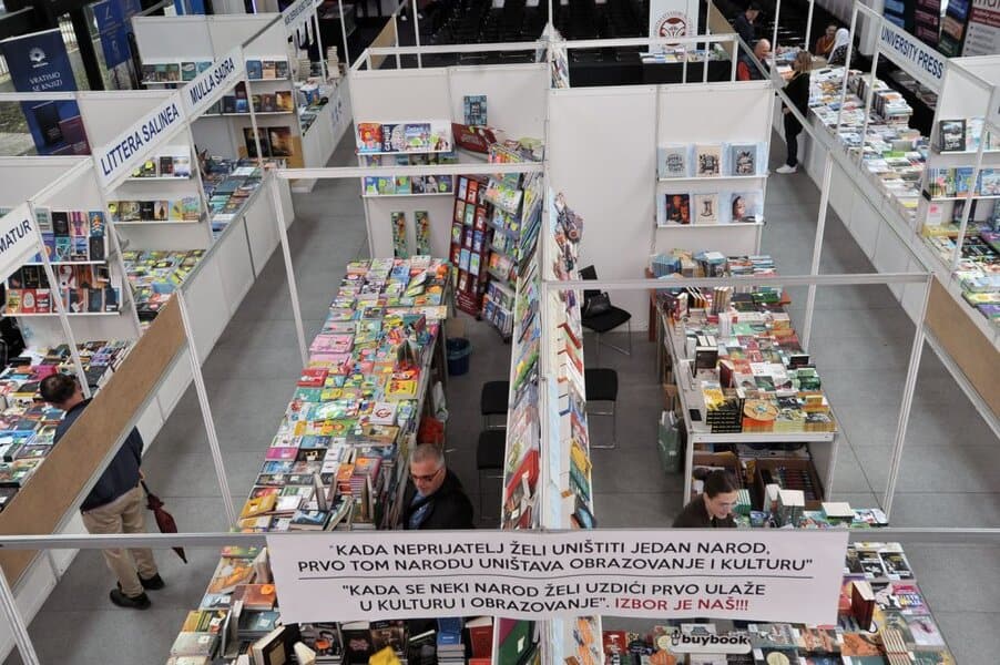 u tuzli otvorena sajam knjige veoma raznovrsna ponuda za citatelje svih generacija