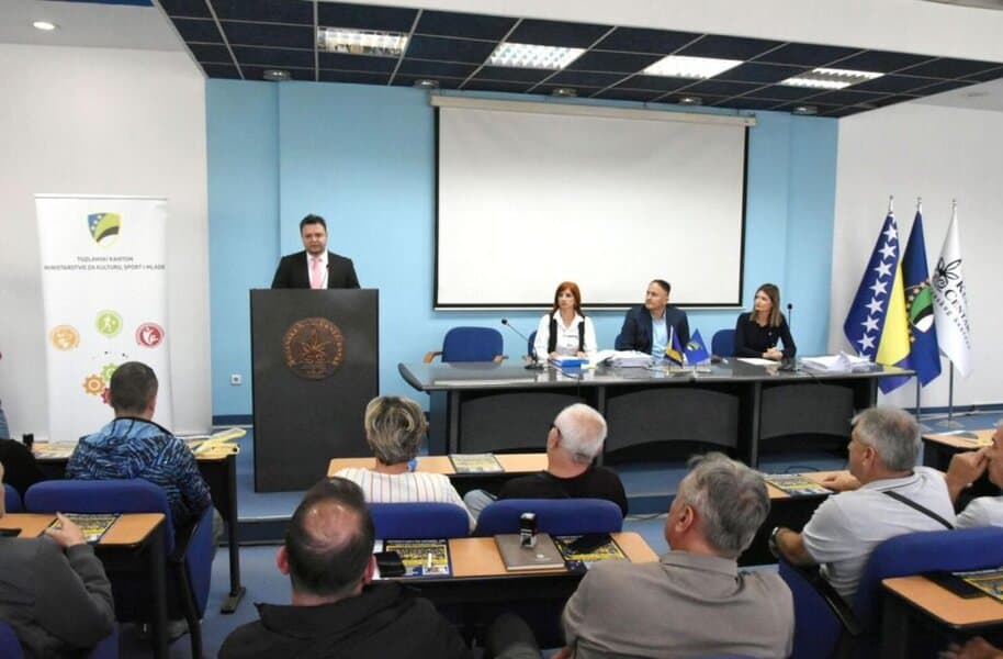 ministarstvo za kulturu sport i mlade u vladi tk urucilo sredstva za sportske kolketive