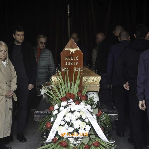 Ispracaj dr. Jopsipa Hudica, Tuzla