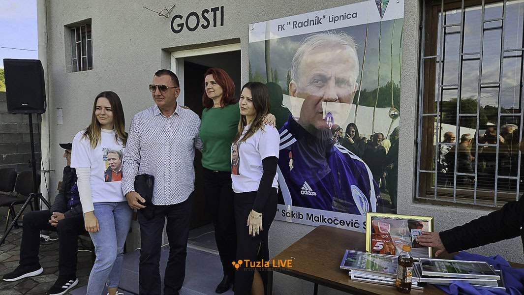 Stadion Radnika u Lipnici od danas nosi ime ‘Sakib Malkočević Sok’, u revijalnoj utakmici blistale ‘Zvijezde bh. fudbala’ (Foto/Video)