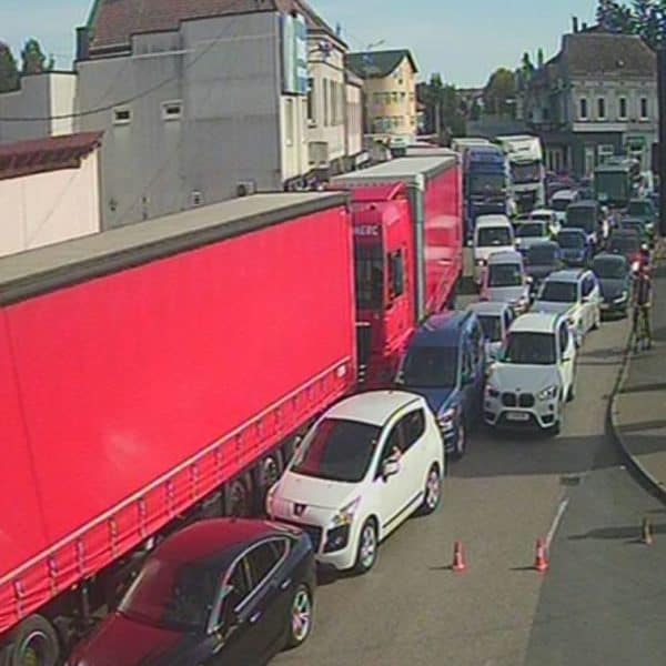 na granicnim prelazima na izlazu iz bih zabiljezene duge kolone vozila