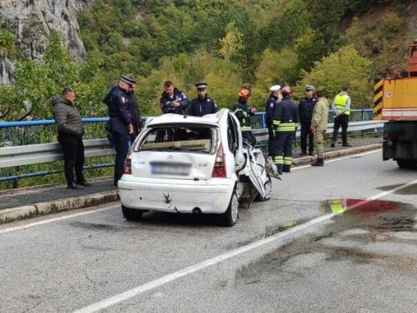 u automobilu koji je nakon sliejtanja u korito rijele rzav kod visegrada izvucen na sigurno pronadjeno bezivotno tijelo zene