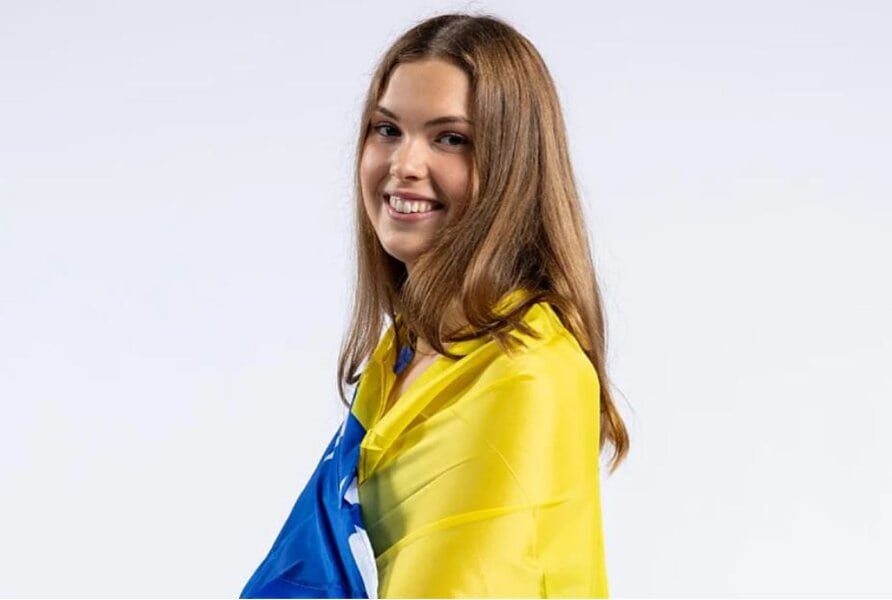 lana pudar zapocela karijeru u sad pozirala ogrnuta zastavom bih