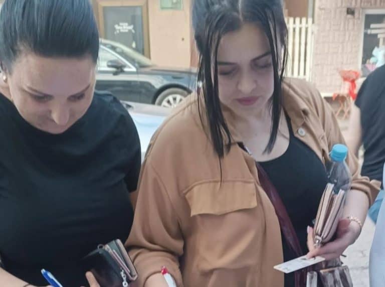 gradjani srebrenika predali su peticiju sa potpisima u gradsku upravu traze sistematsko rjesenje za napustene zivotinje