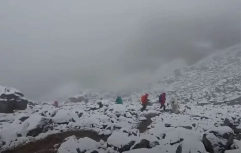 preko 200 planinara zarobljeno na mount everestu