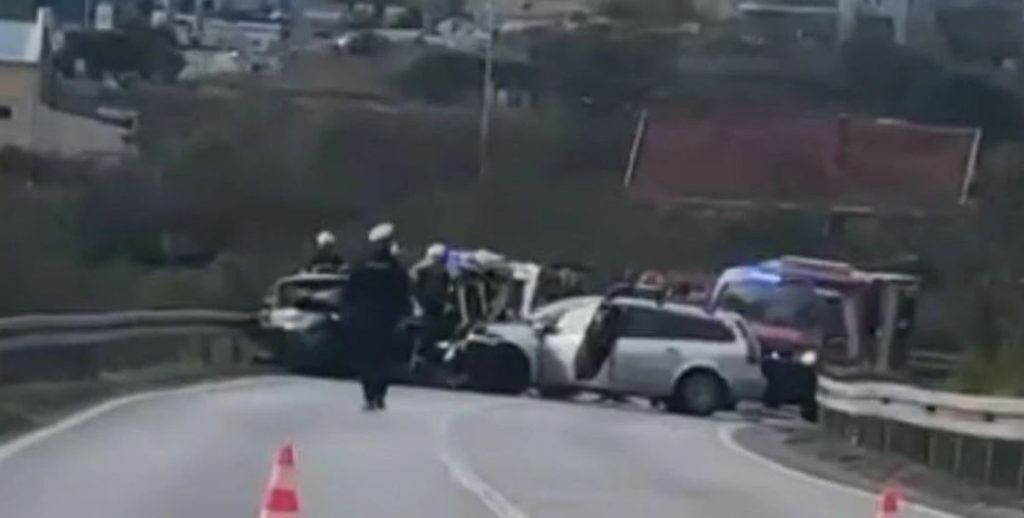 dvije osobe su smtno stradale u teskoj saobracajnoj nesreci koja se dogodila na putu mostar - nevesinje
