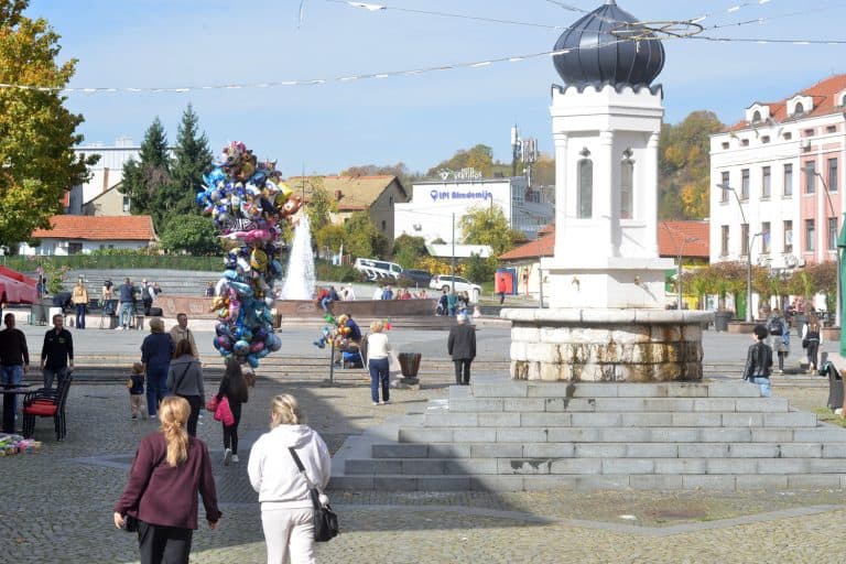 u jutarnjim satima u bih se ocekuje oblacno vrijeme uz slabu kisu i lokalne pljuskove dok ce tokom dana doci do razvedravanja i suncanih intervala