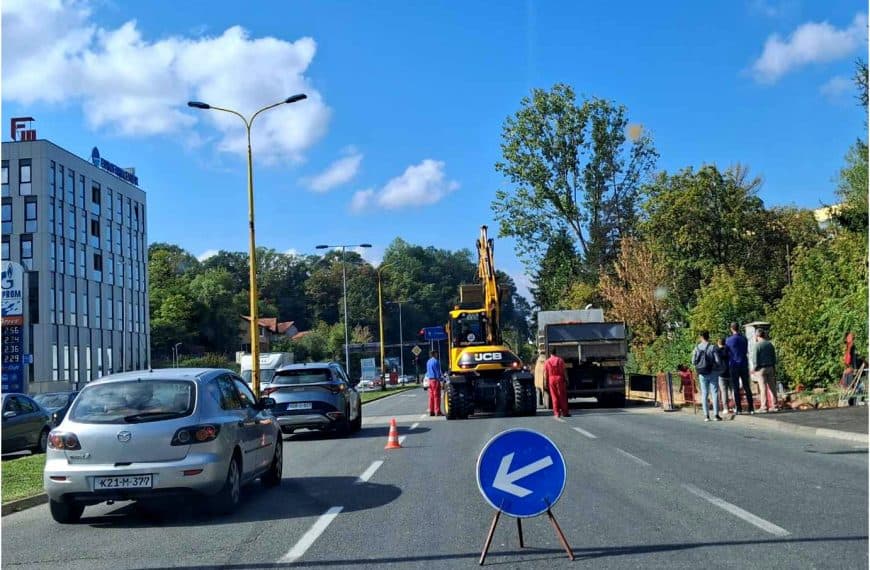 Radovi na sve strane, saobraćaj u gradu veoma otežan (Foto)