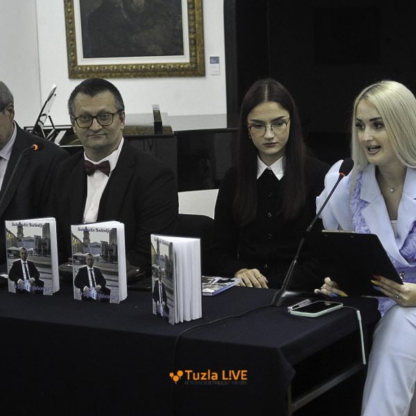 U Tuzli promovirana knjiga poezije ‘O Rijeci s ljubavlju’ Sabahudina Budimlije (Foto/Video)