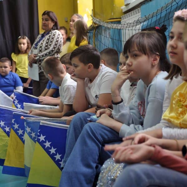 Učenici Osnovne škole Miladije, područna škola Solana upriličili priredbu povodom Dana državnosti BiH (Foto)