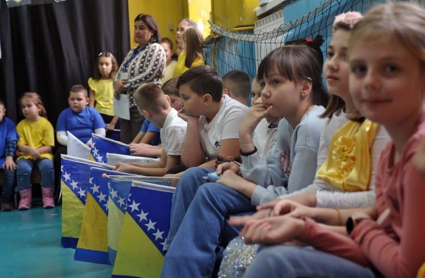 Učenici Osnovne škole Miladije, područna škola Solana upriličili priredbu povodom Dana državnosti BiH (Foto)