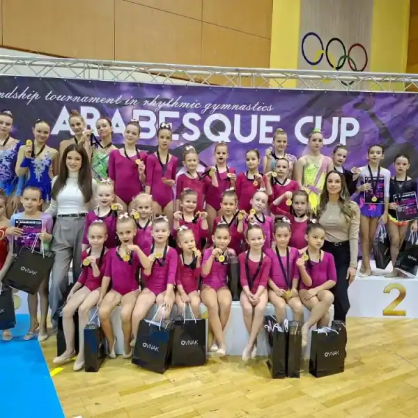 Gimnastičarke Slobode osvojile 19 medalja na “Arabesque CUP 2025” u Sarajevu