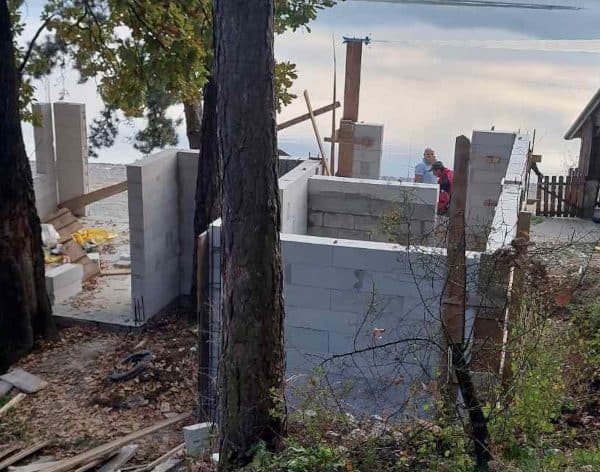 Jezero Modrac, nelegalna gradnja