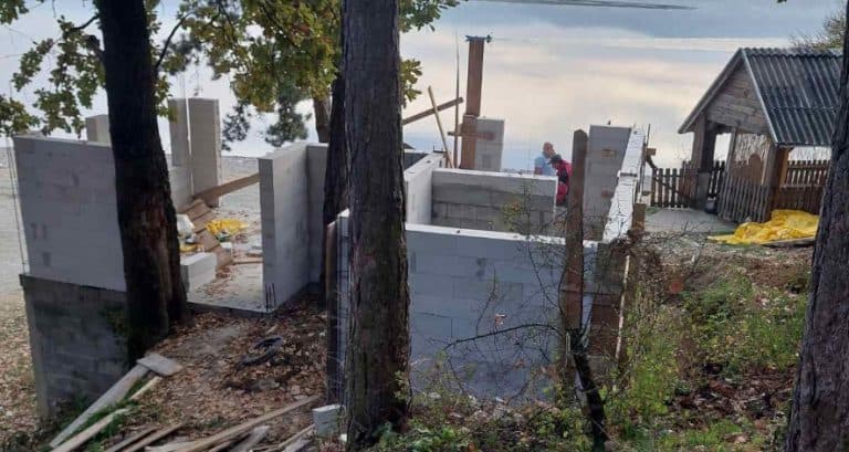 Jezero Modrac, nelegalna gradnja