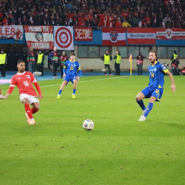 Glavu gore Zmajevi, častan remi za baraž za SP