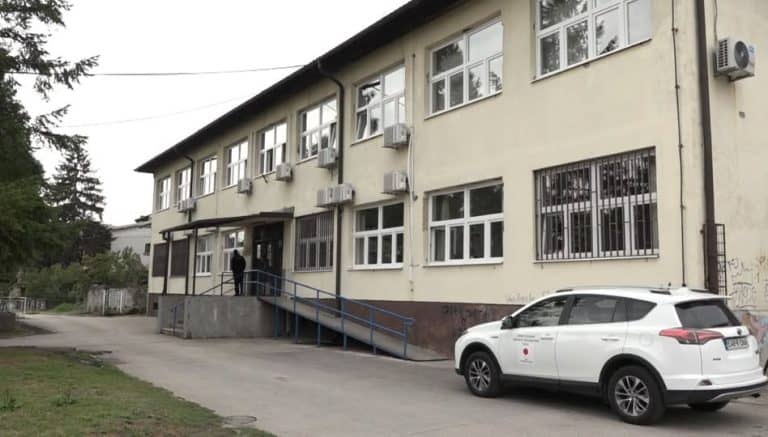 iz centra za socijalni rad tuzla oglasili se povodom sokantnog slucaja u kojem su njihove dvije maloljetne sticenice bile podvrgnute prostituciji a na koju su ih podvodili visoki funkcioneri u policijskim politickim krugovima tk