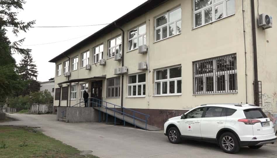 iz centra za socijalni rad tuzla oglasili se povodom sokantnog slucaja u kojem su njihove dvije maloljetne sticenice bile podvrgnute prostituciji a na koju su ih podvodili visoki funkcioneri u policijskim politickim krugovima tk