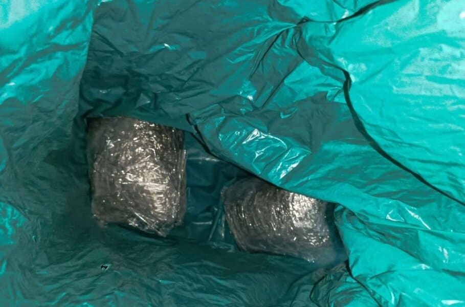 opcinski sud u lukavcu odredio je jednomjesecni pritvor rami mujkicu kod kojeg je policija prilikom pretresa pronala kilogram marihuane i afetamine