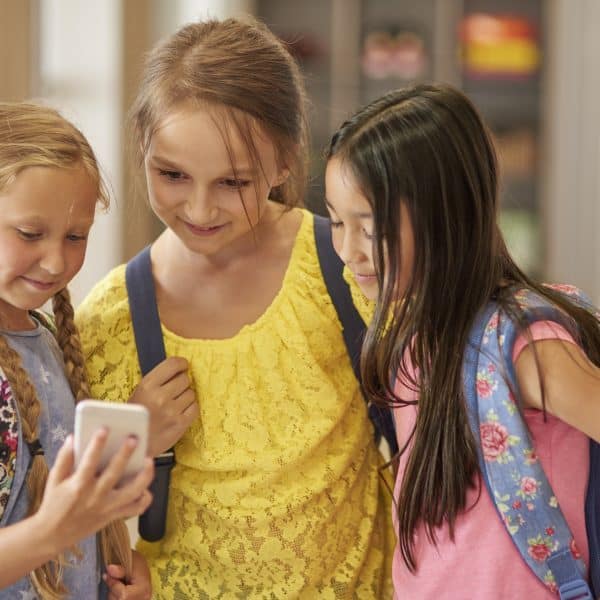 U FBiH se neće zabraniti mobiteli u školama: Odluka ostaje na kantonima