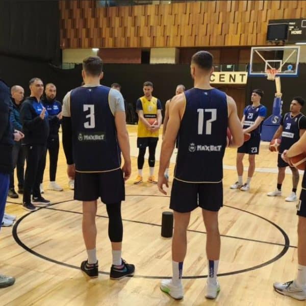 muska kosarkaska reprezentacija veceras u turskoj utakmicom protiv domace selekcije zapocinje kvalifikacije za sp debituje novi selektor dario gjergja