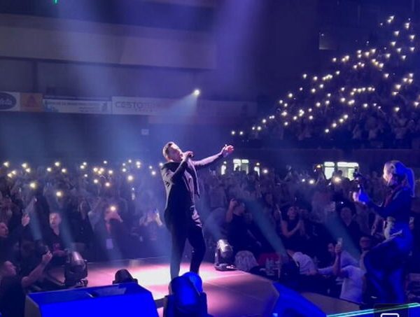 mirza selimovic sav prihod sa sinocnjeg koncerta u tuzli donirao domu za nezbrinutu djecu