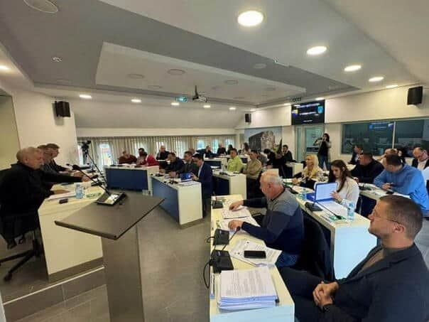 opcinsko vijece kalesija usvojilo mjere za jačanje sigurnosti nakon oruzane pljacke zlatare