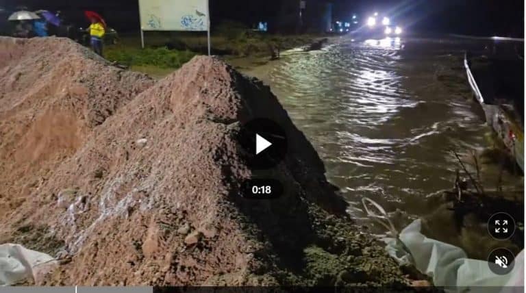 nakon obilnih padavina u bugojnu poplavljeno vise kuca presjecen i saobracaj na magistralnohj cesti