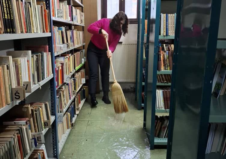 ponovo poplavljene podrumske prostorije ju univerzitetske biblioteke dervis susic u tuzli